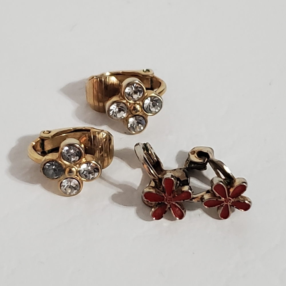 Tiny Clip On Earrings Small Red Daisy Clear Rhinestone Flower Floral